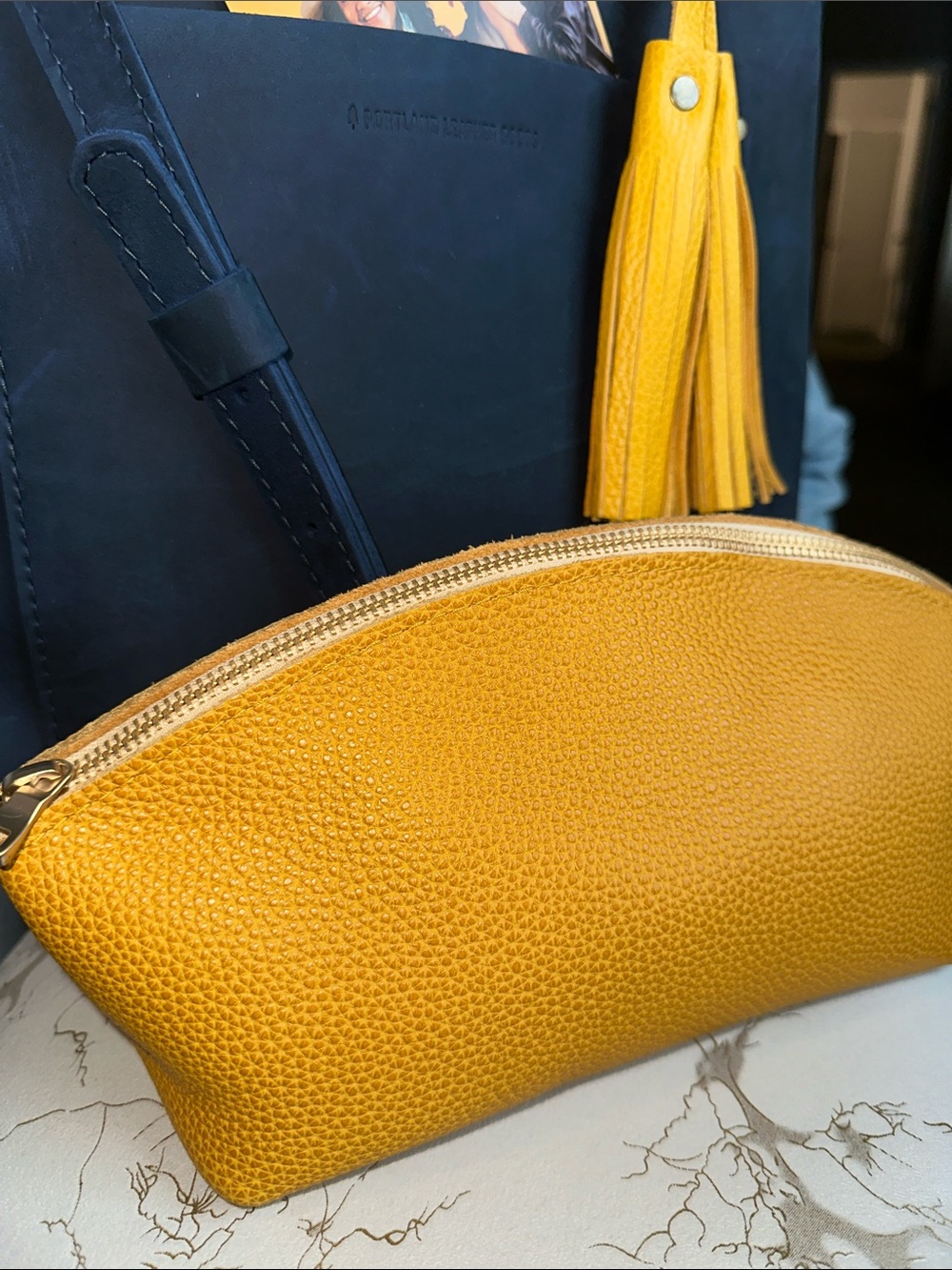☀️New PLG Medium Deep Waters 💙💛 crossbody tote, sunshine, Total eclipse - Picture 5 of 14